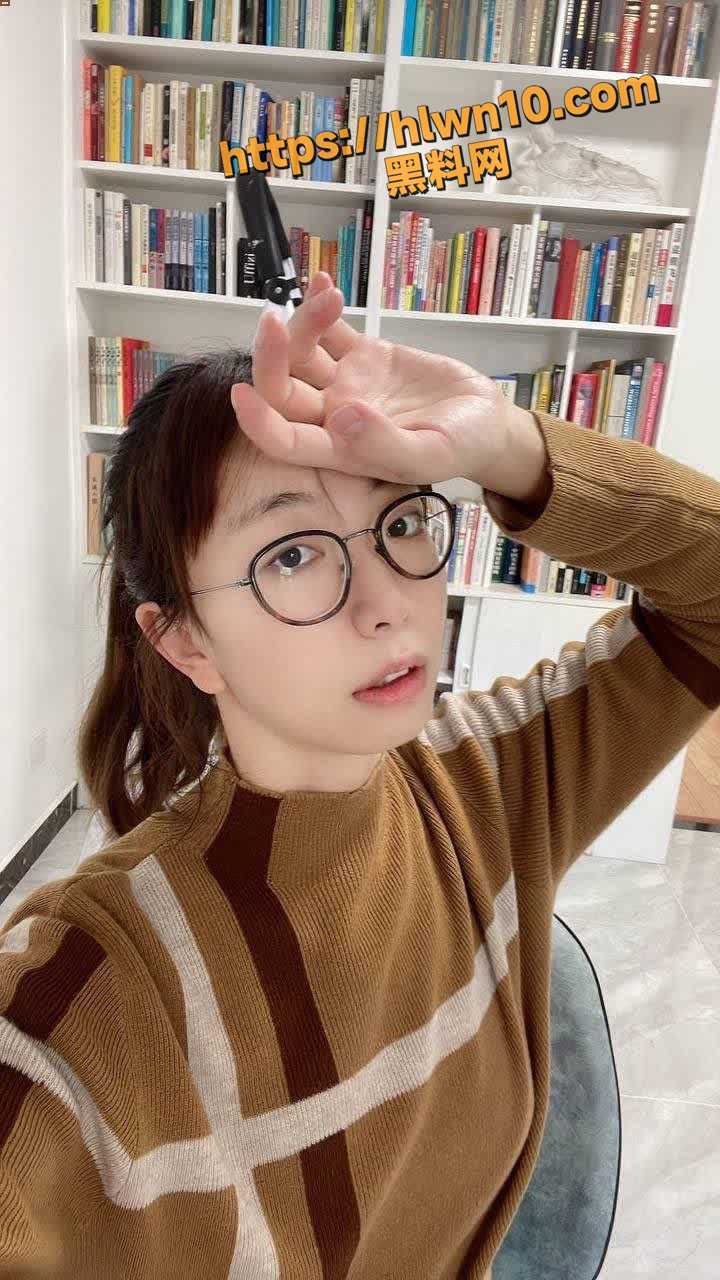 眼镜小少妇极品转孕珠 眼镜妹果然从未让人失望 孕妇饥渴难耐主动自慰 不能操逼可不代表不能自慰！