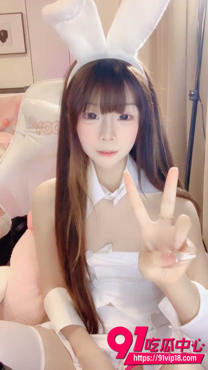 呆呆小奶萝自慰喷水2 呆呆小奶萝自慰喷水2