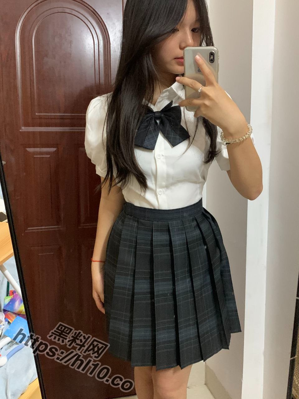 人间最骚女学生！渣男网友曝光校花级别的现女友 ，颜值这一块确实没得挑