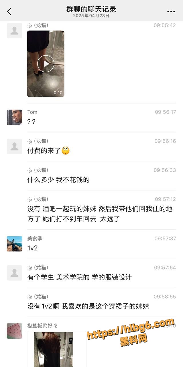 网友胆子真够大 宁愿去踩缝纫机也要干 成功过约会嫩妹 网友一边操妹妹 姐姐还在一旁看着！