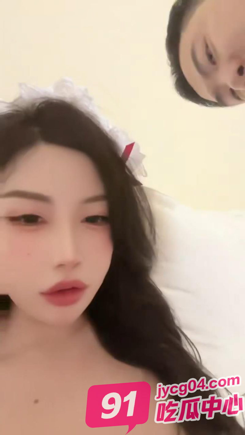 上海最美TS刘依依！定制约炮视频泄露！颜值逆天小男娘！ 配图2