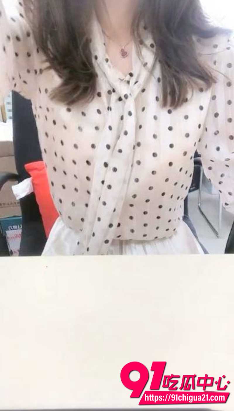 良家人妻九秋之菊办公室极限自慰3