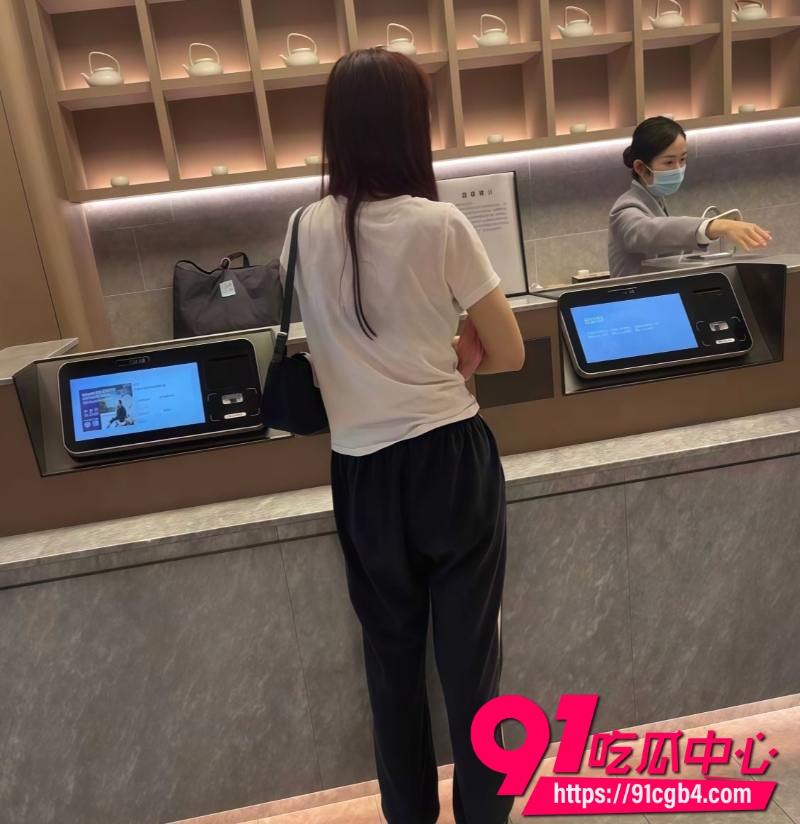 深圳锐思教育李金玲酒店自拍11 深圳锐思教育李金玲酒店自拍11