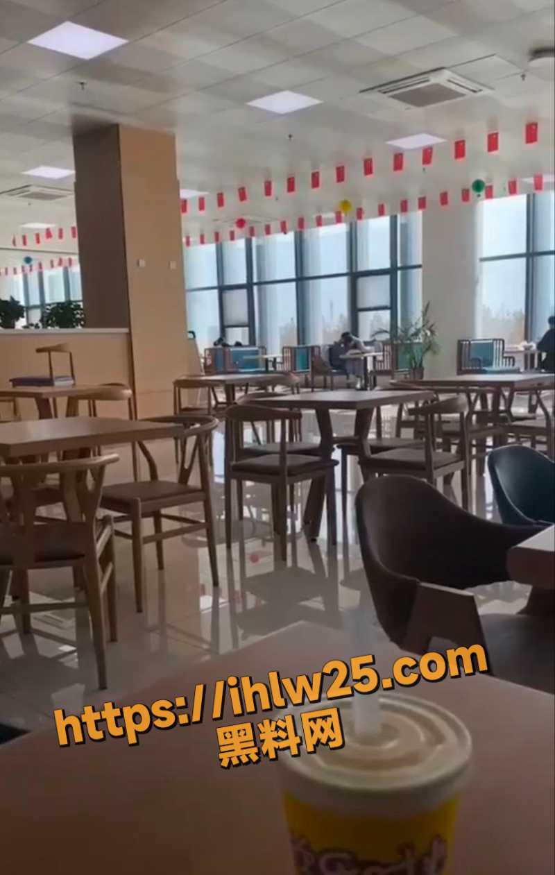 咸阳市职业技术学院2024级食堂 一情侣开学就抠逼 教师节送大礼！