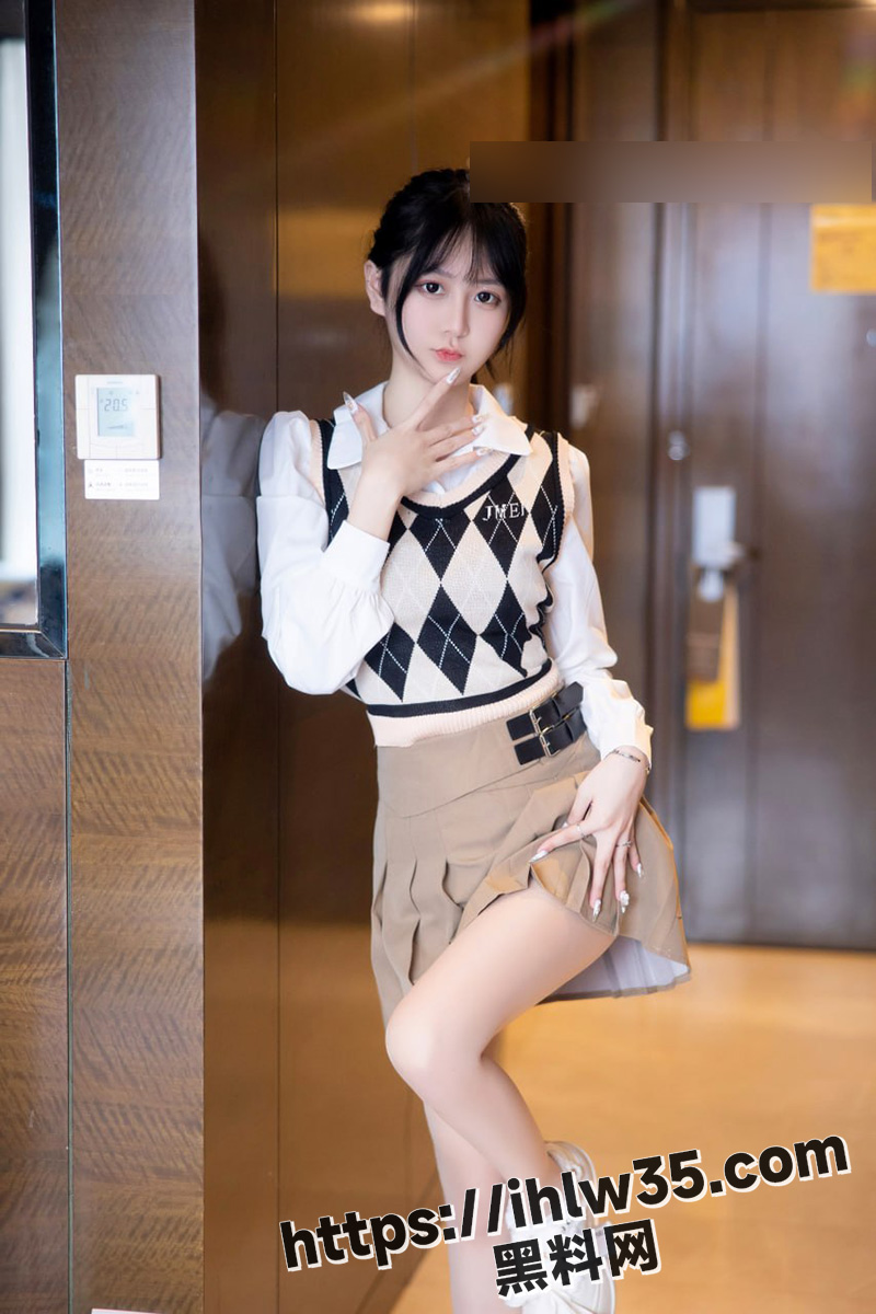 顶级女模 谢小蒽 私定福利作品献出 罕见其露鲍用电动鸡吧入穴自慰！