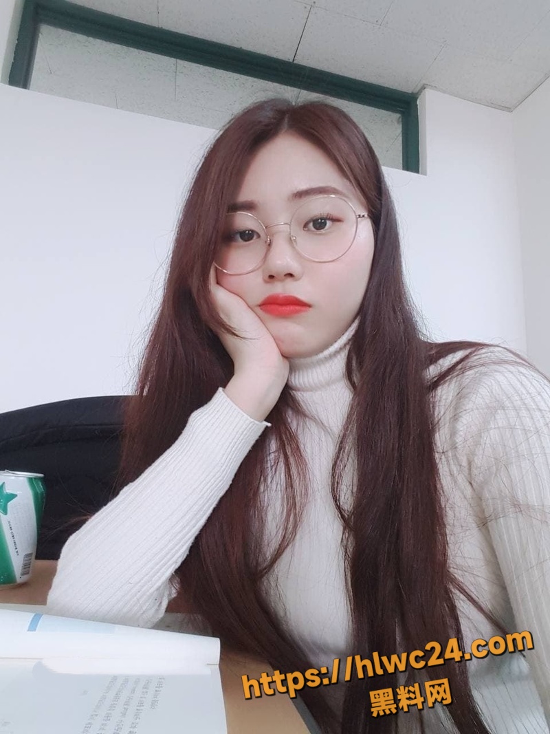 IOS高质露脸泄密 微胖漂亮女大学生与男友激战 主动抱腿送穴被猛干