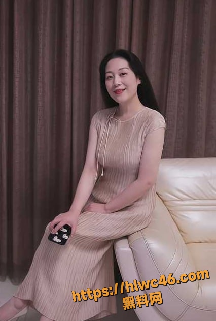海角社区 绝美骚妈身穿开档丝袜 老赖要做大网黄 沦陷在骚妈的温柔乡