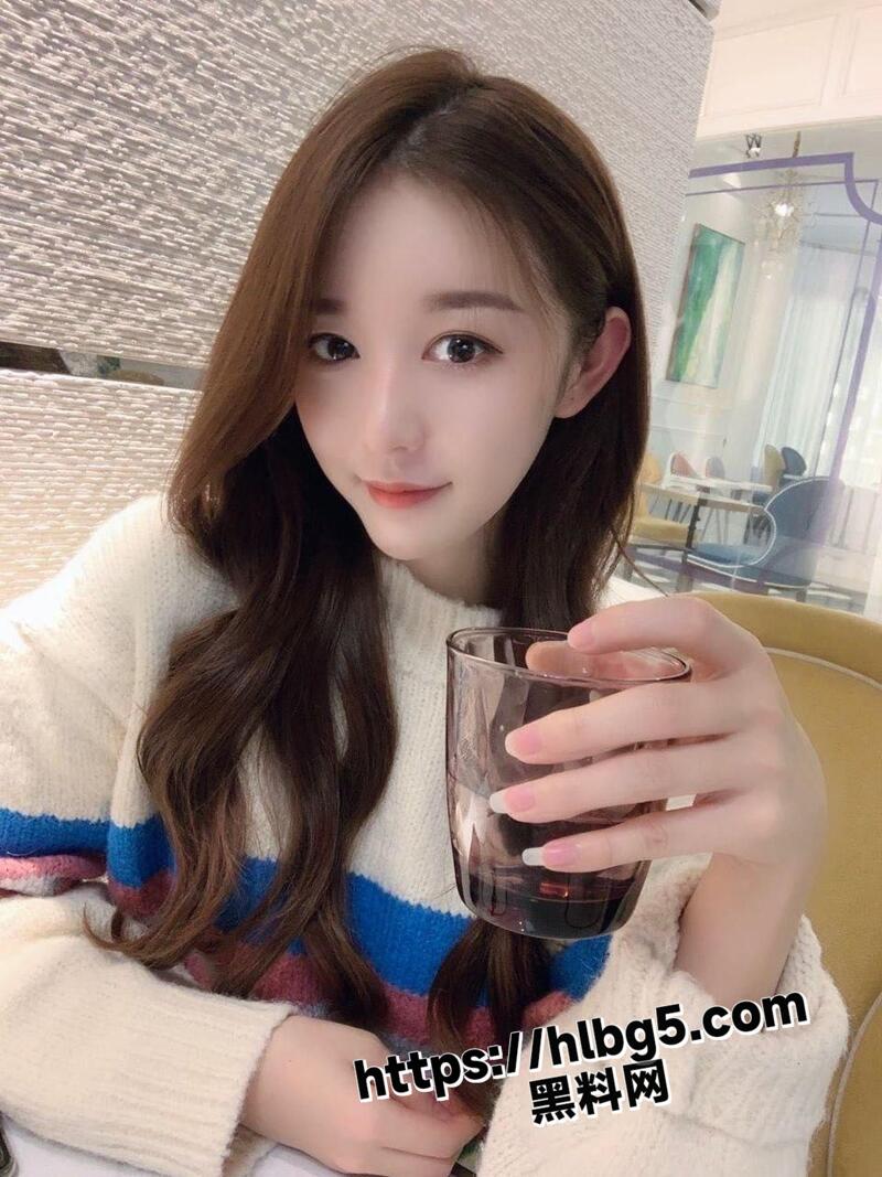 瓜友投稿 分享自己与大学女友的色色日常 翘起蜜桃臀主动求后入 撞击声混着高亢娇喘淫靡！