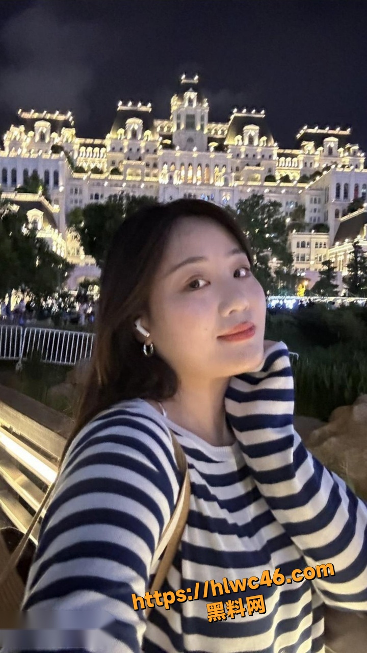 推特高颜值巨乳网红 依依 私拍揉奶福利 微胖天花板让人血脉喷张