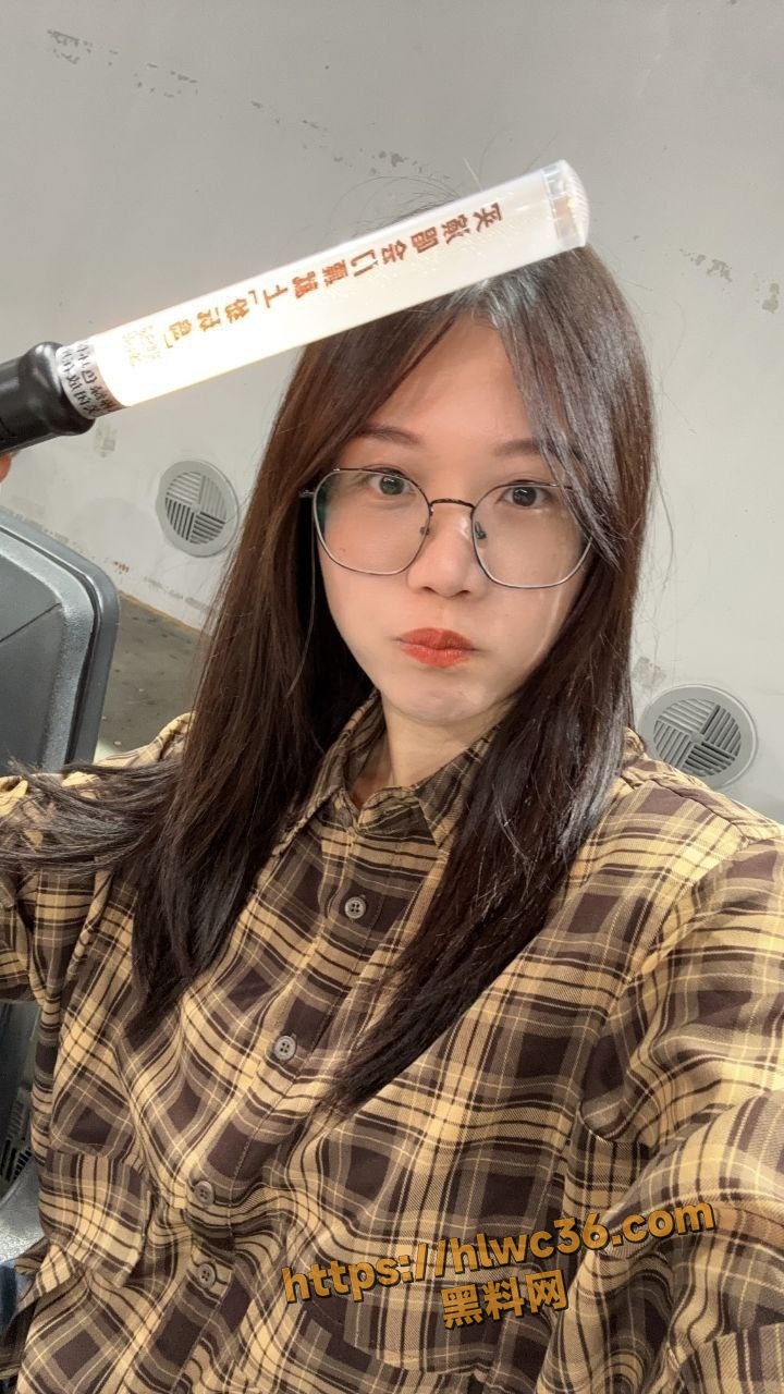深圳银行已婚女职员 新婚后背着老公大胆偷情 极品人妻私密约炮视频流出