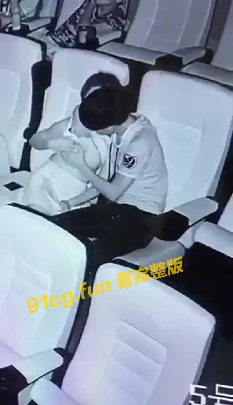 电影院红外摄像头拍小情侣亲热 大胸女生被男友摸胸吃奶完整视频 黑暗中尺度清晰可见