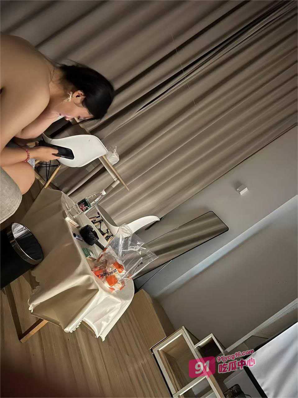 泉州海洋职业学院洪冰炜边做爱边回男友消息！男友成了play的一环了！ 配图5