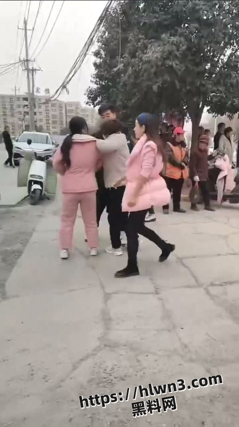 河南郑州贾峪镇楚村网红女主播跳擦边舞 榜一大哥豪掷10万块 大嫂上门来要回打赏