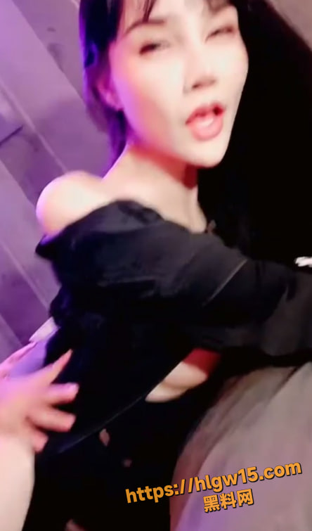 天府女神变身顶级母狗主播！金主牵链后入丝袜长腿，女上位全自动白浆四溢