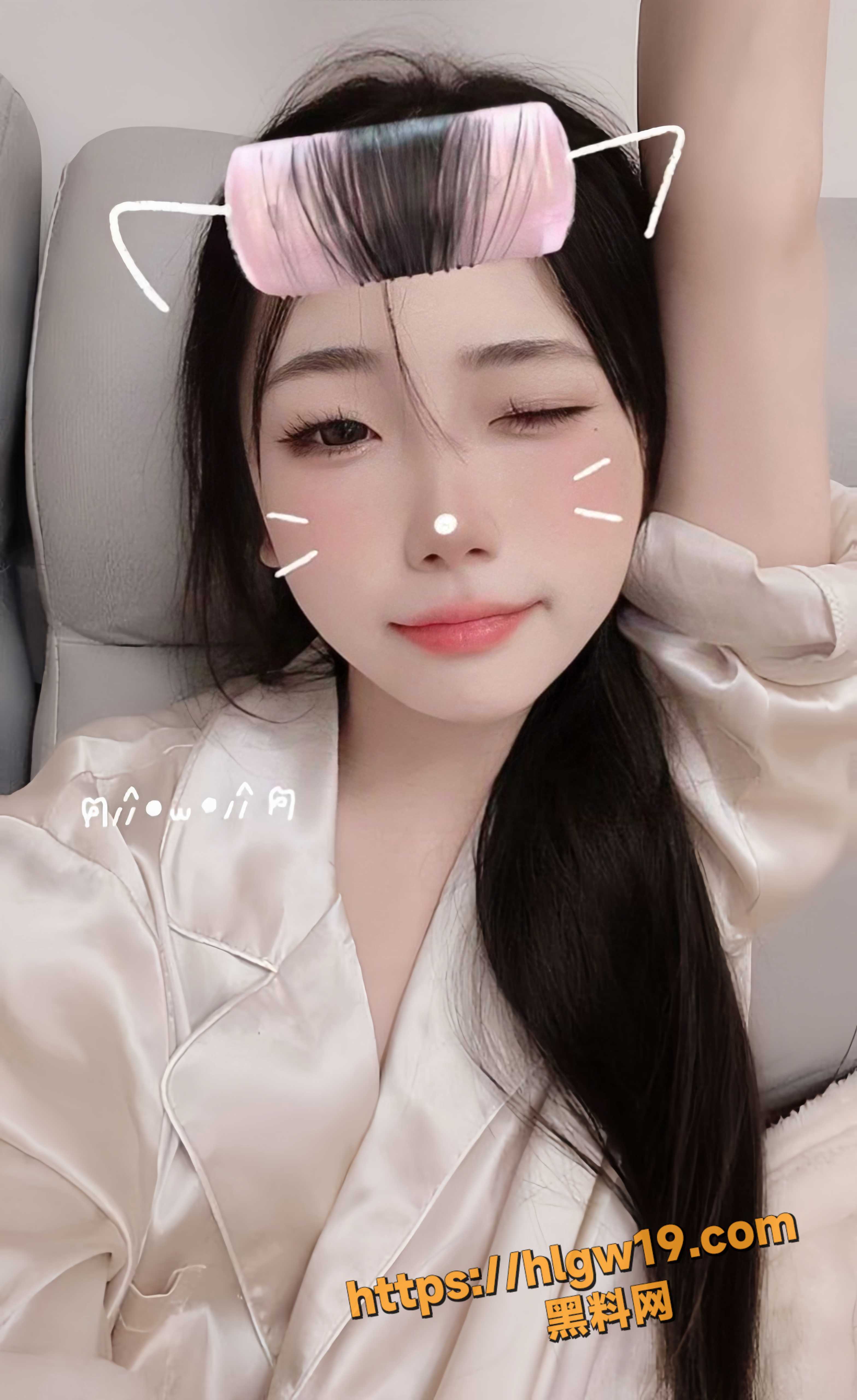 快手网红女主播 唐钰4399 金主定制福利流出 全方位展示蜜桃肥臀 中指揉穴自慰撸点极高！