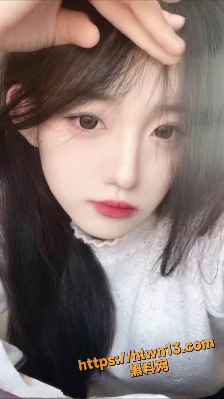 迷奸女友的闺蜜玩操性爱 无意识摆弄被无套内射 诱人的粉嫩鲍鱼极具诱惑性！