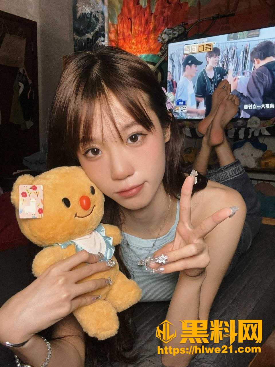 廉价出租屋极品女大 私密视频不慎流出 洁白玉足在镜头前不停摆弄 诱惑拉满