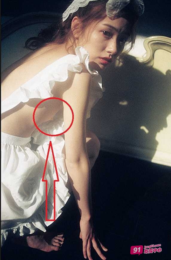 百万个垃圾桶早期露点照流出！写真嫩乳若隐若现～ 配图4