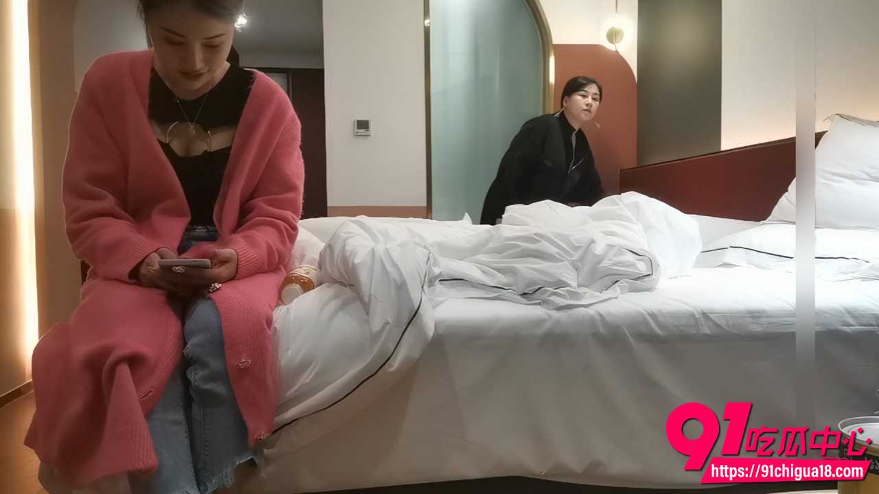文轩探花酒店开房两男两女4P狂欢 后入舔脚轮流上阵真的太猛了