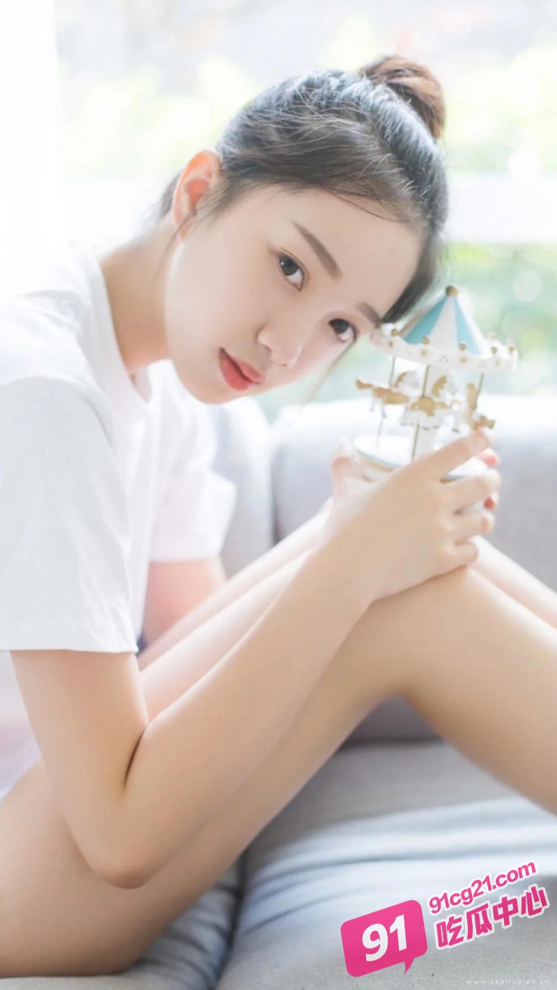 清纯学妹被我灌醉～浅浅尝一口肥嫩的小穴带回家猛操！ 配图3