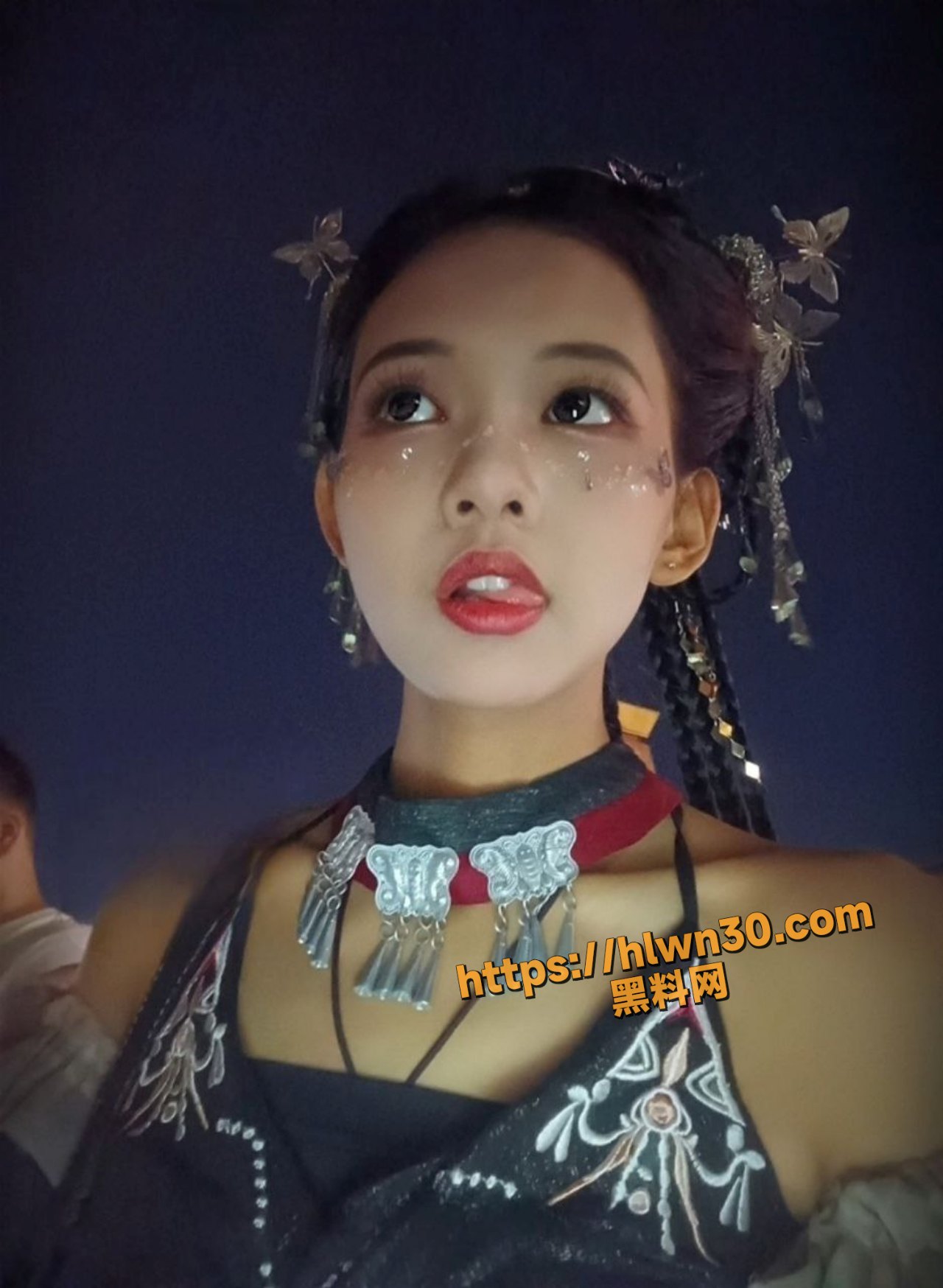 刚工作时和一个少妇疯狂做爱 被她老公捉奸在床 在一起了六个月 估计做了三四百回 一天干三四次!