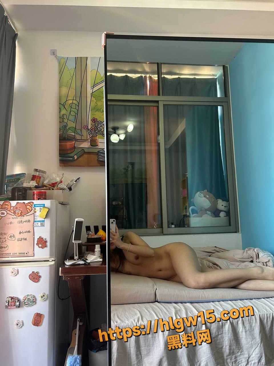 广州骚母狗王萌视频裸聊异地男友  她身材火辣巨乳沉甸甸晃荡 翘臀圆润如蜜桃雪白肌肤光滑诱人!