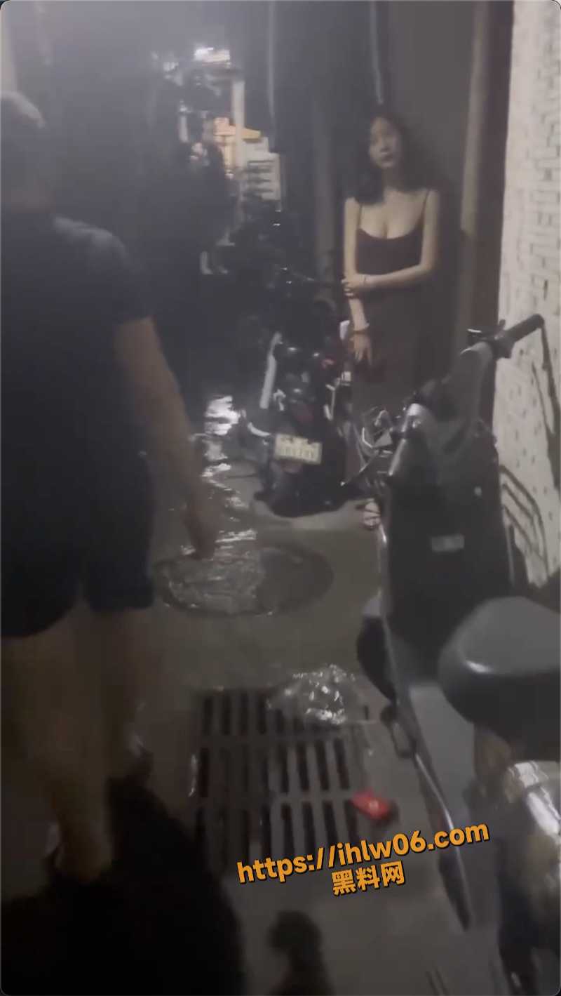 晚上的小巷子为何这么多妹妹 为何男性总是喜欢走街窜巷 新价比价格比起妹妹颜值还美丽！