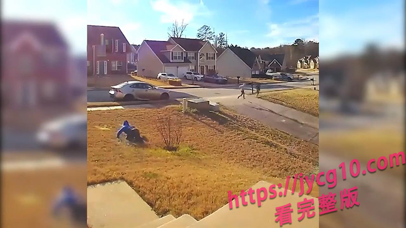 监控奇葩合集火出圈！打架 飞车 疯狗追人全程高能 配图3