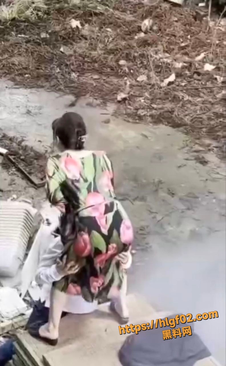 这难道就是传说中失传已久的吸阴大法 光舔就让妹子高潮颤抖 站都站不稳了 太吊了！