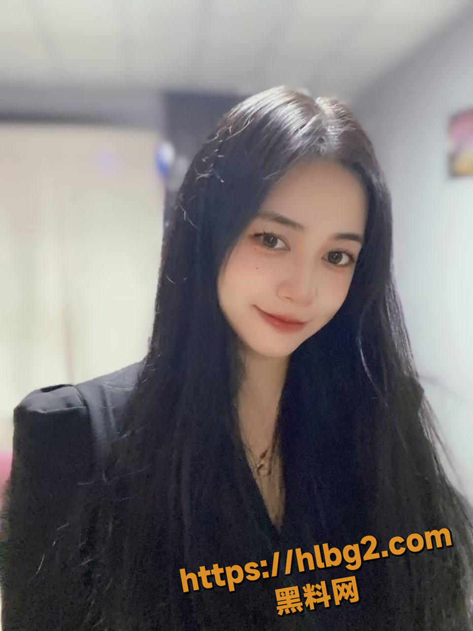 重庆财大新疆母狗 夏兹热丽 第一次刚破处就被拍下口吞脸射 干完还主动清理!