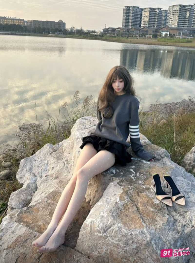 抖音网红小水不哭裸聊泄漏 脸穴同框忘我自慰！ 配图5