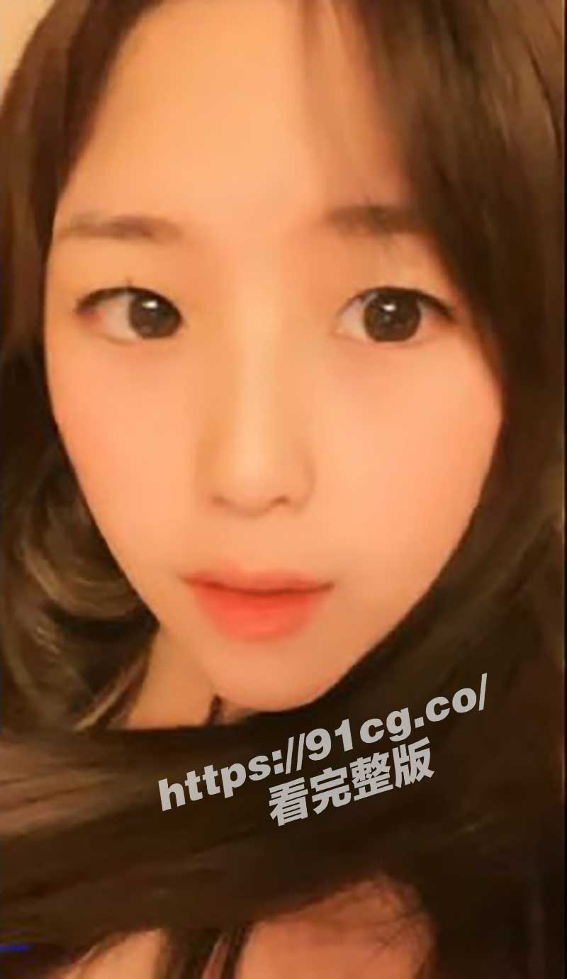 【国产流出】抖音相亲住持清纯可爱美乳粉逼"小枫"高价走私一对一