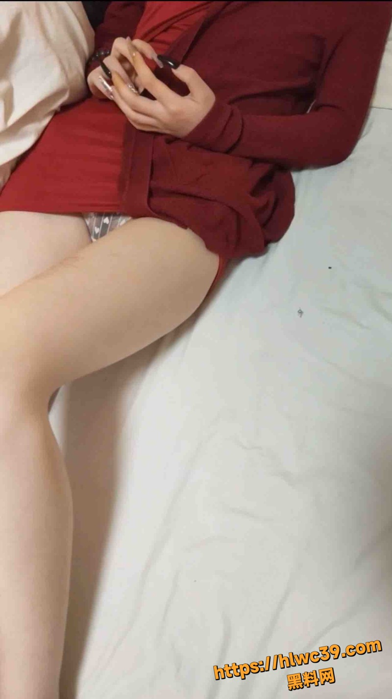 原创博主 和妹妹同居的日子 夜晚回家背着爸妈 妹妹骑乘做爱主动无比