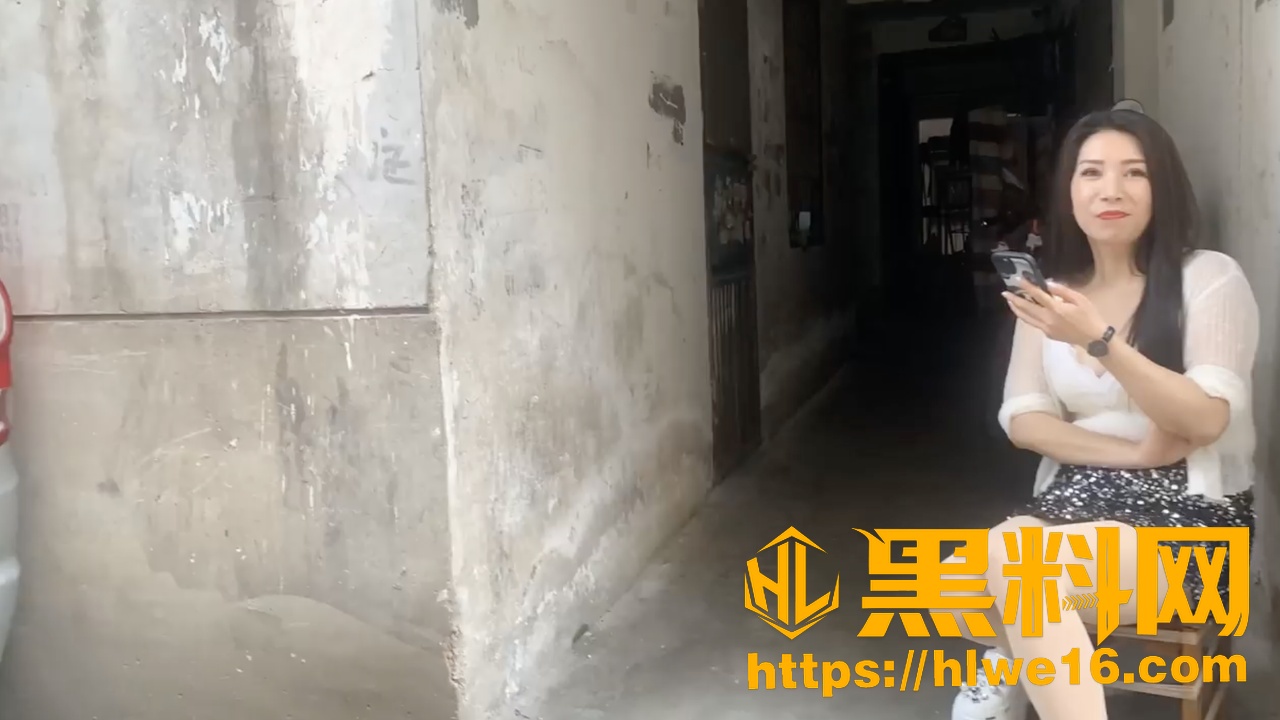扫街探店 高铁沿线城中村 超高颜值小姐姐竟只要150元