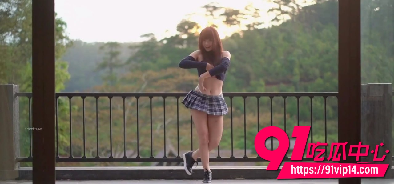 推特网红反差女神JasmineJ1