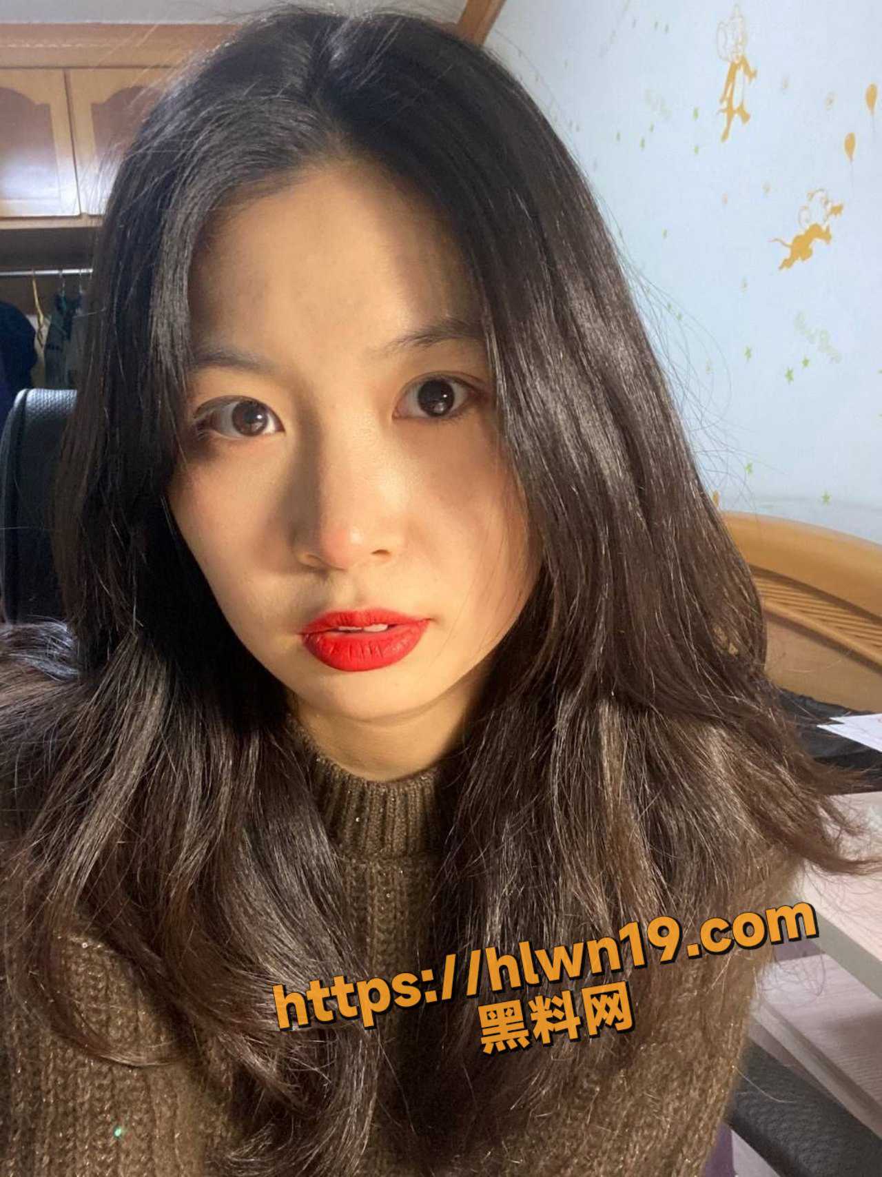 黑料大赛 后入内射美臀视角 感受着越插越深 越插越紧的湿滑快感 狠狠的插到花心里射给她！