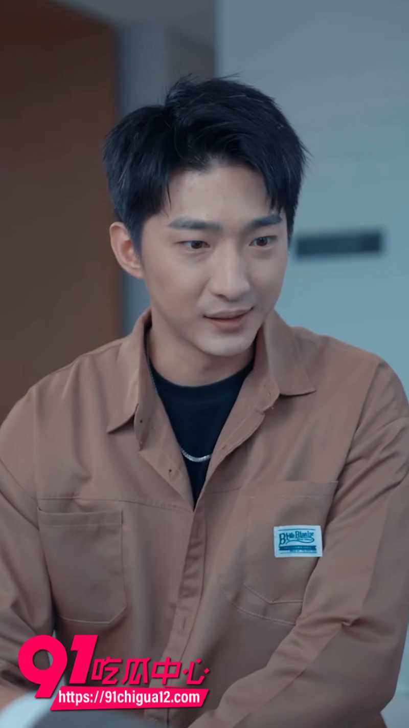 擦边短剧小天的幸福生活 撞见上司偷情 威胁上司走向人生巅峰