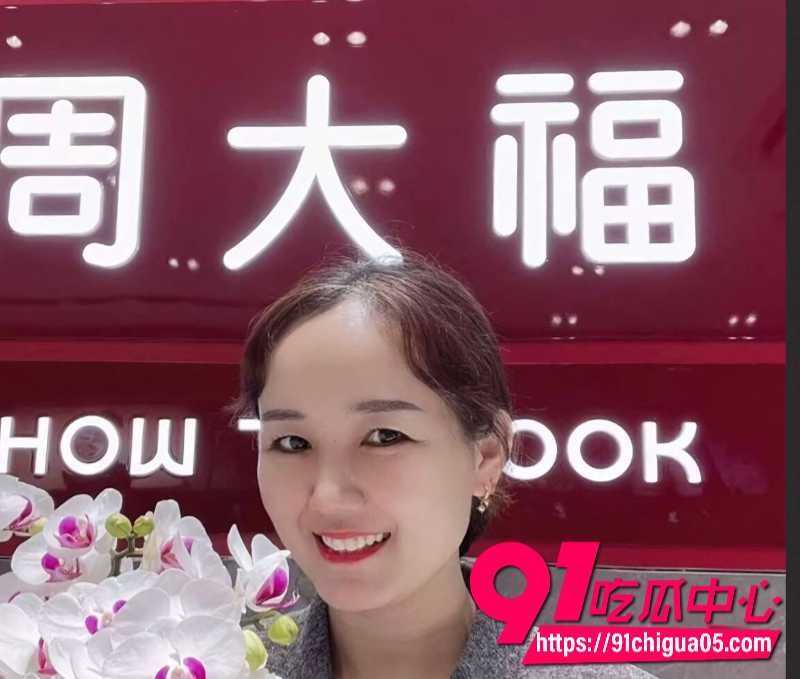 盐城周大福店长一拖三视频曝光 三壮汉轮番猛插酒店狂叫高潮喷汁 骚浪柜台女神欲求不满