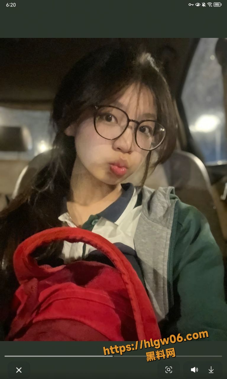 黑龙江眼镜婊 刘娜萍 被金主包养酒店激情狂啪视频流出 舔脚内射画面淫靡至极！