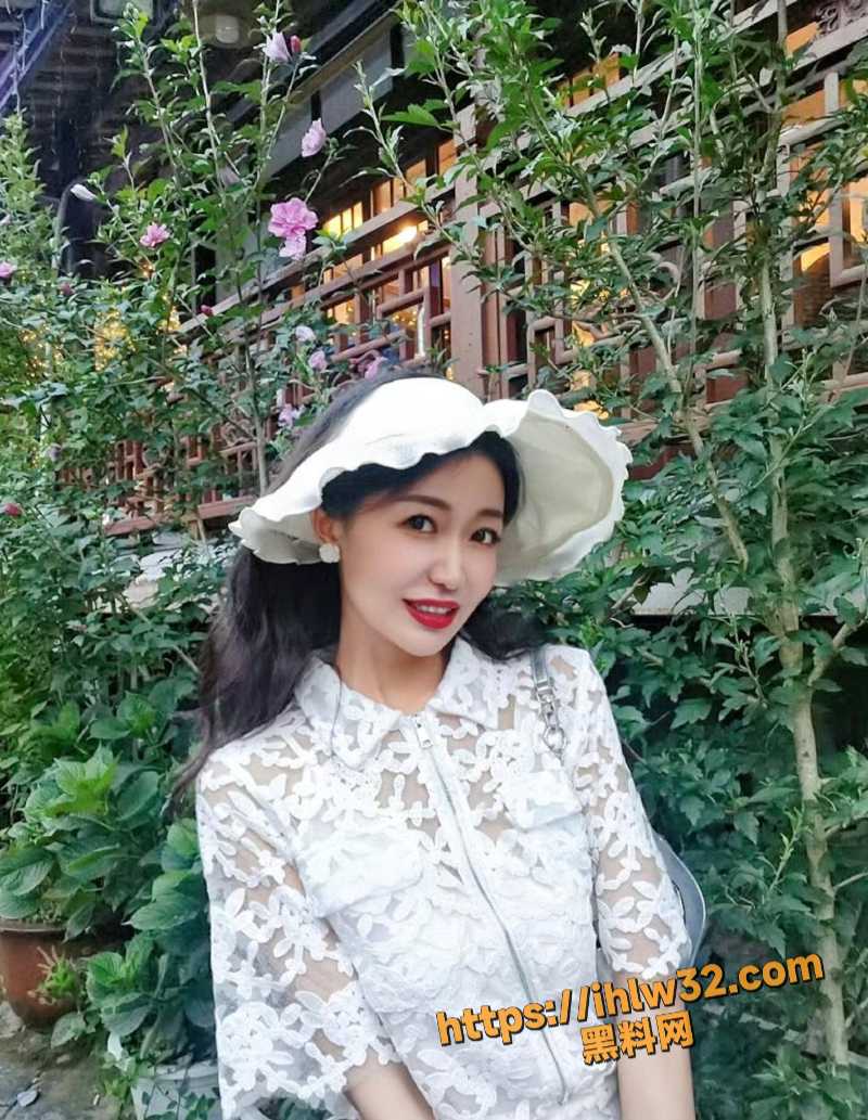 长沙某咖啡店老板娘 王思颖 趁老公国外出差与情夫偷情视频流出 在店里和小鲜肉做爱寻找性高潮！