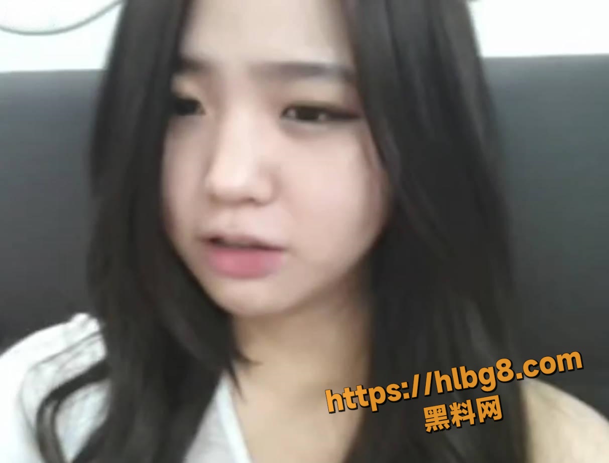 当年很火的门把 清纯韩国女孩 浴室发骚 门把手居然插进淫穴 不停抽插 舌头舔门把手 超反差！