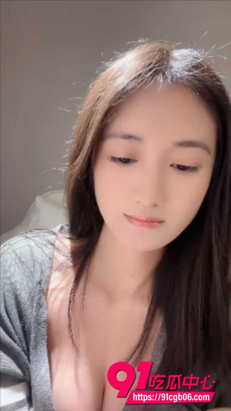 颜值女神奶思呀自拍泄密 白皙长腿跳蛋自慰 特写骚逼双手抓胸 高潮浪叫欲火焚身