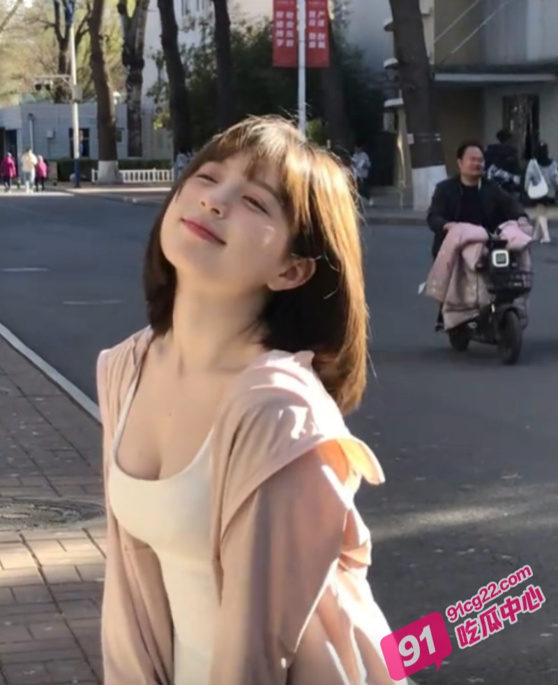 纯情萝莉夏希醬 被大叔拷起来操 表情很难受又享受！ 配图3