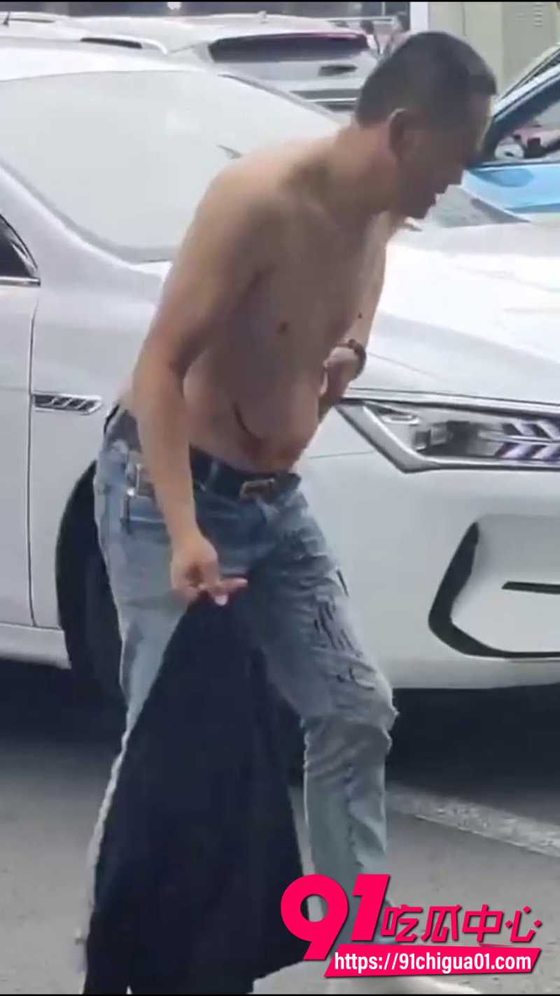 路怒症街头打架白鞋男子8