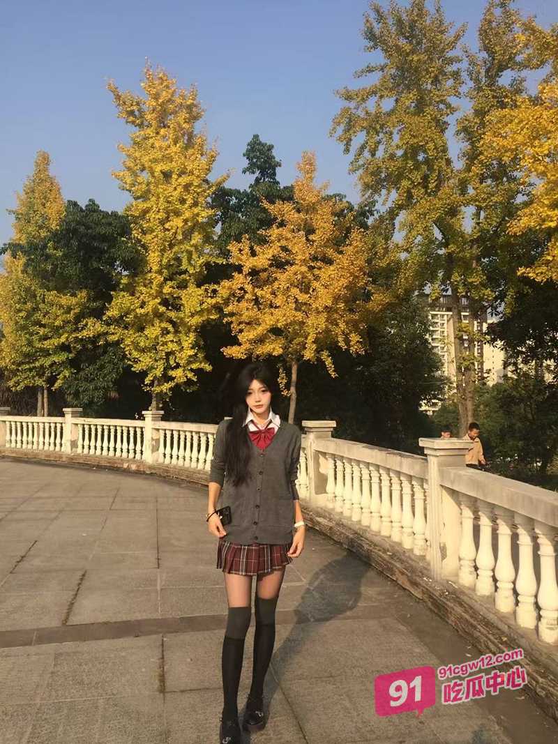 江苏清纯IK学妹李蕊杏 娇小身体各种姿势无套打桩猛怼 最后惨遭内射干的母狗骚叫不停~ 配图3