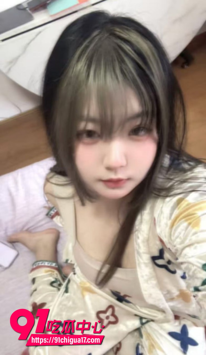 郑州母狗夏楠婷调教第二弹过年期间让她全裸取快递5 郑州母狗夏楠婷调教第二弹过年期间让她全裸取快递5