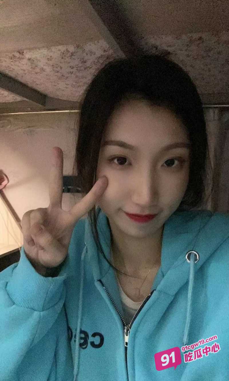 南昌大学李怡沦为有钱人得专属母狗 主动掰开屁股求后入~ 配图