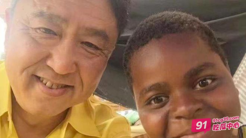 战狼2卖黄碟的小黑胖子 转行干网黄带货伟哥 约女神做爱亲自验证效果 配图8