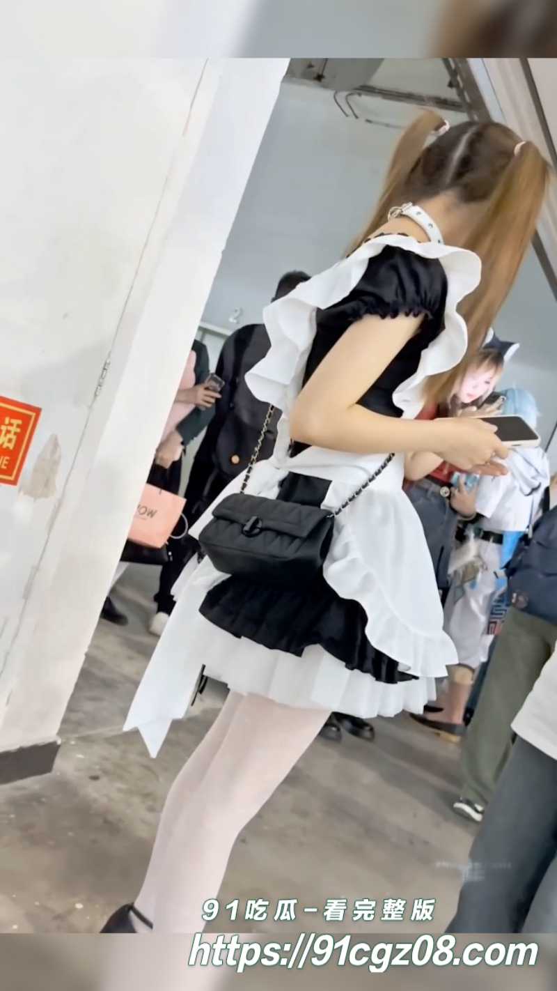 抖音女主播小狸花包漫展被抄底偷拍网页素材3素材水印版