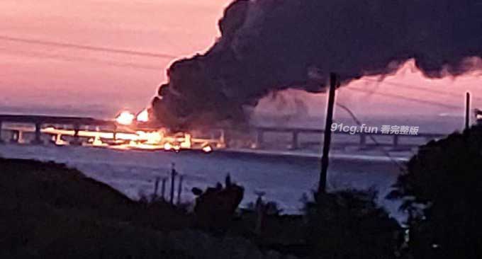 克里米亚刻赤大桥Kerch Bridge，又称克里米亚大桥曾多次发生爆炸或袭击事件 这是俄乌冲突中的重要战略目标